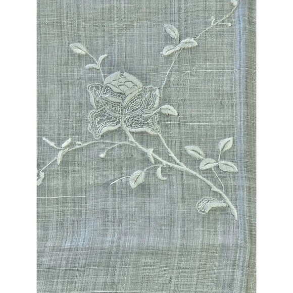 Madeira Linen Organza Tablecloth Embroidered Floral  31.5x32 Vintage - Picture 3 of 12